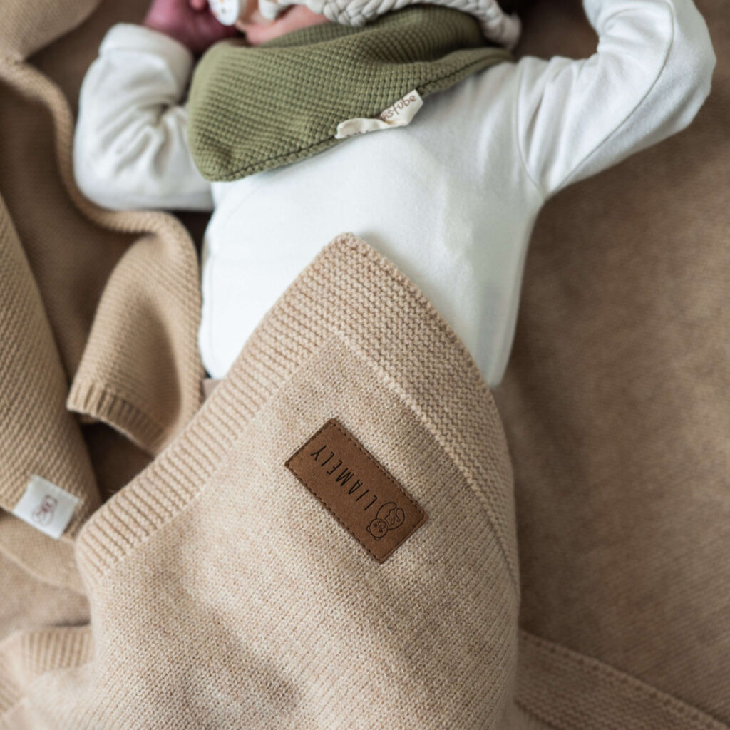 Babydecke aus Merinowolle mit glattem Strickmuster
