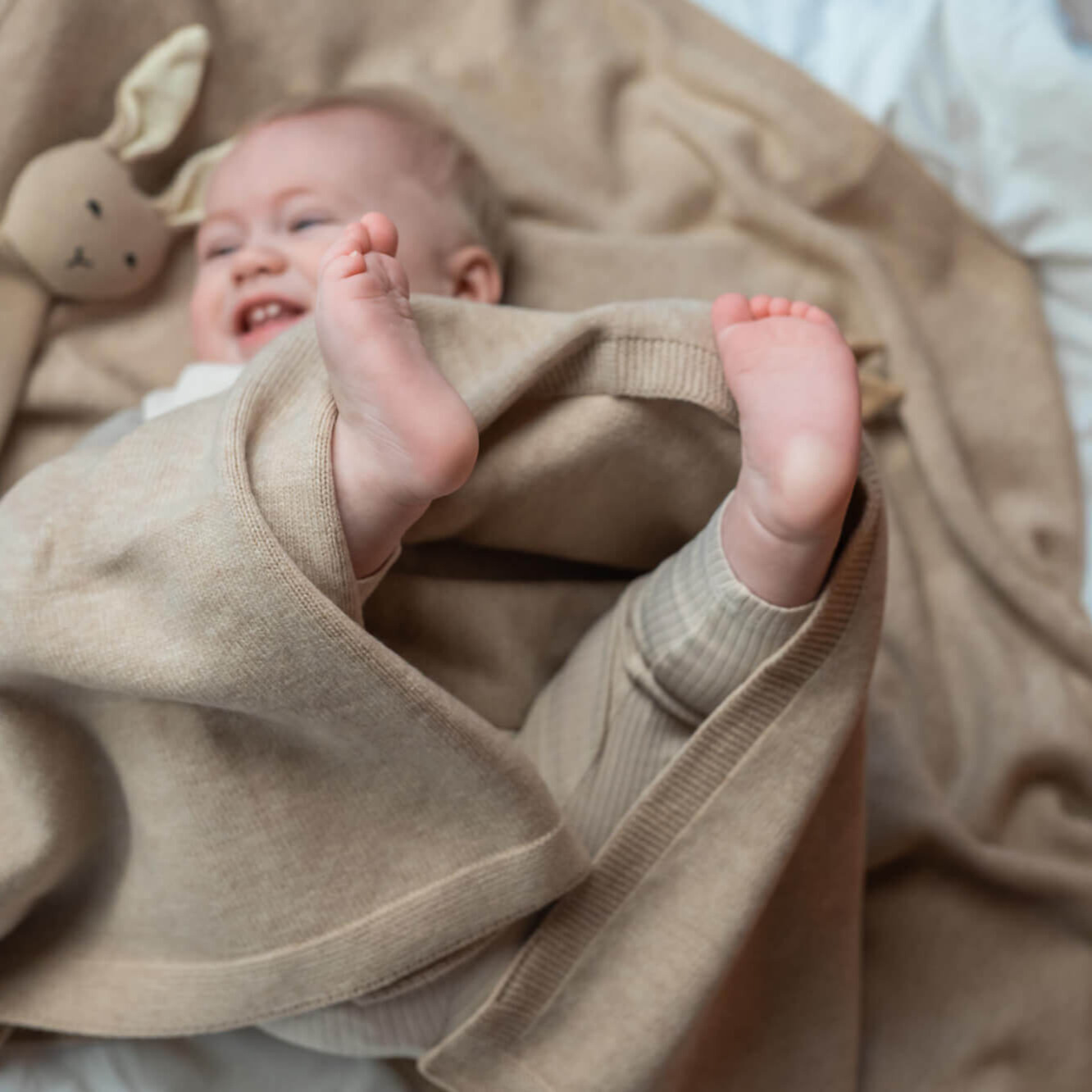 Babydecke aus Merinowolle mit glattem Strickmuster