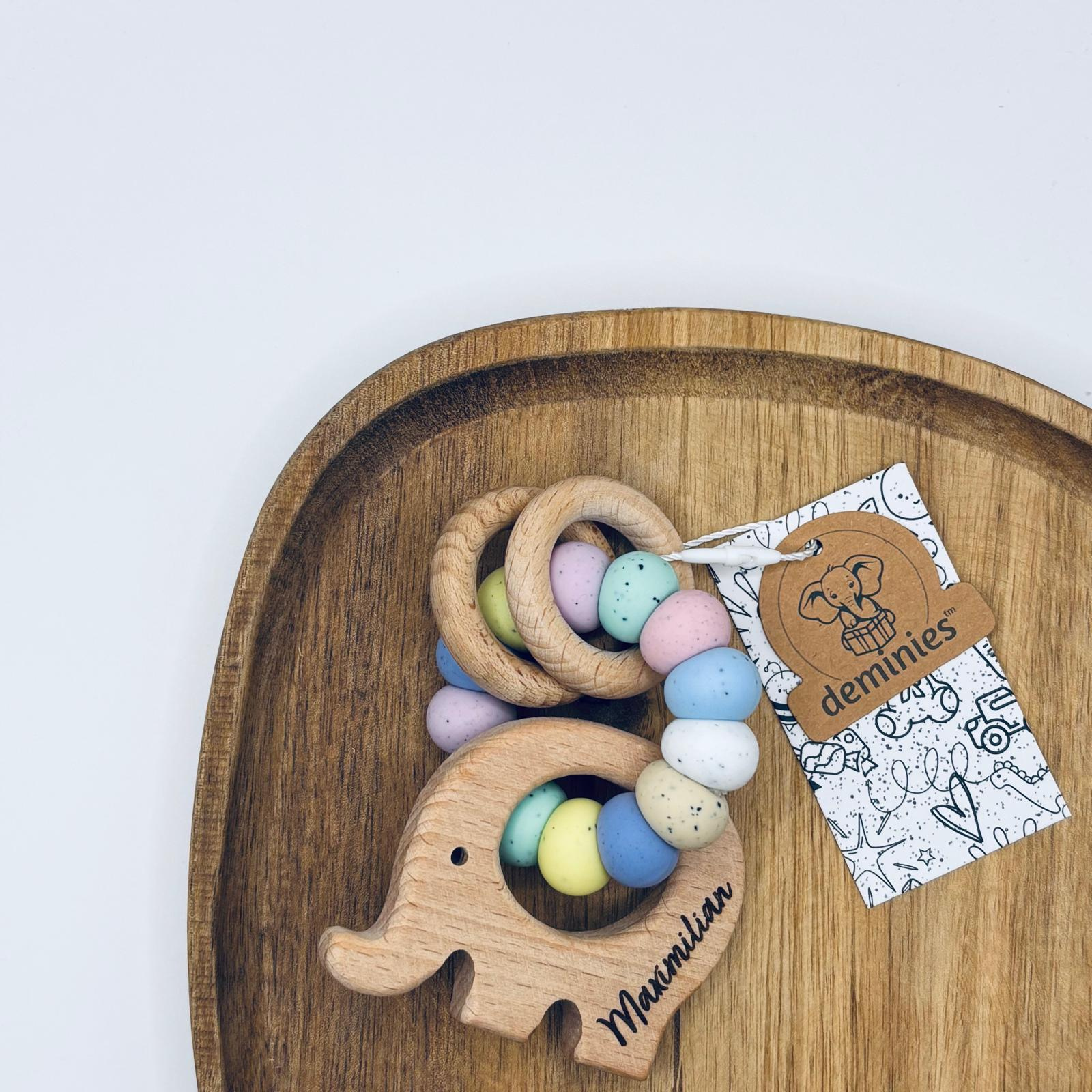 Greifling Elefant aus Holz und Silikon mit bunten Perlen mit Personalisierung